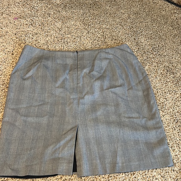 Alia Women’s Skirt. 18w. - Picture 2 of 2